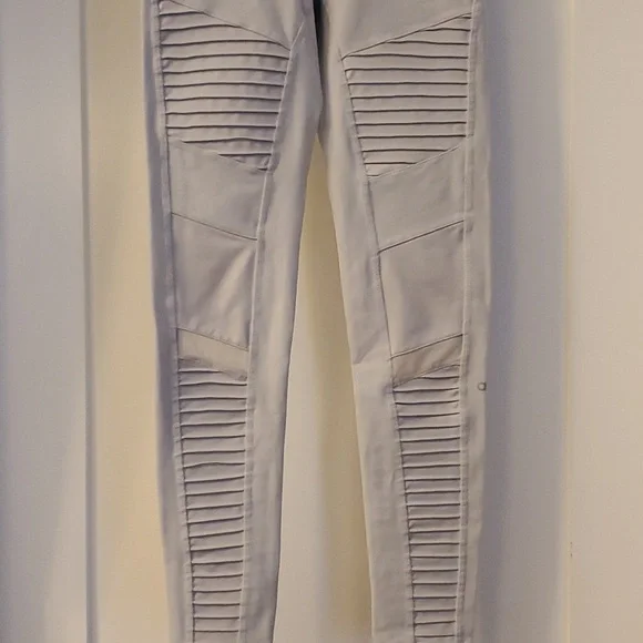 ALO Yoga White Leggings - Picture 3 of 6